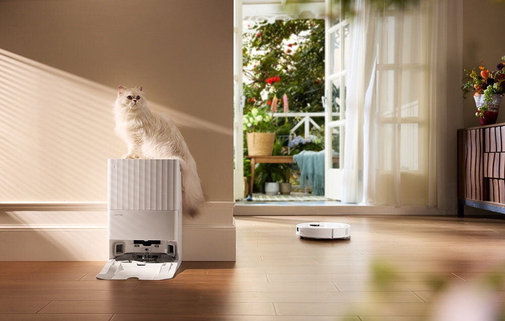 Robot sprzątający ROBOROCK Qrevo 5AE Biały Stacja dokująca opróżnia zbiornik na kurz płucze i suszy pady mopujące uzupełnia wodę łatwa w czyszczeniu czas