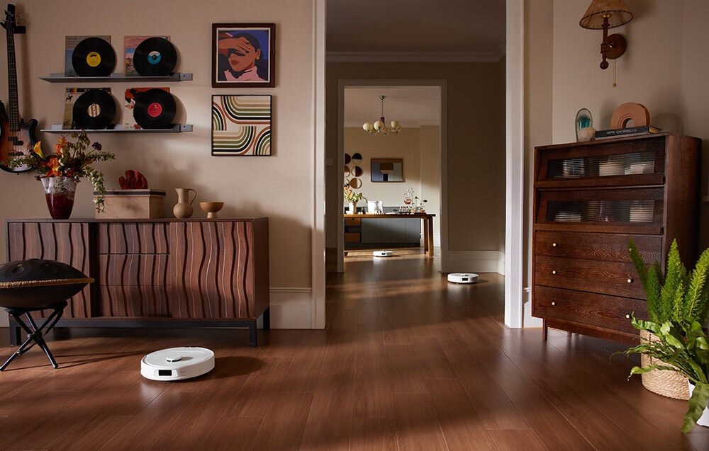 Robot sprzątający ROBOROCK Qrevo 5AE Biały Obrotowe pady mopujące zaschnięte zabrudzenia 30 stopni regulacji przepływu wody wysokość pady wznoszenie praca