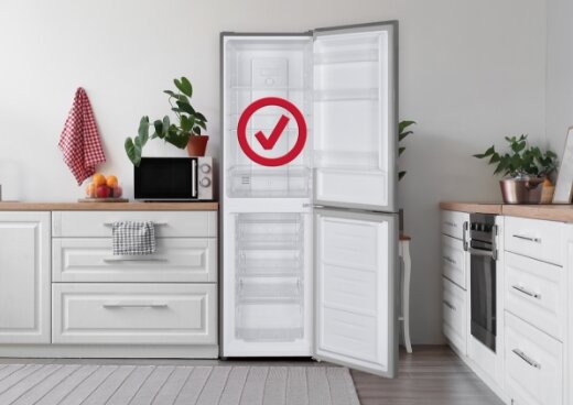 Lodówka MPM-248-FF-58 z otwartymi drzwiami w kuchni.