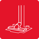 Ikona przedstawia stylizowany odkurzacz na czerwonym tle, z białymi liniami tworzącymi jego kształt.