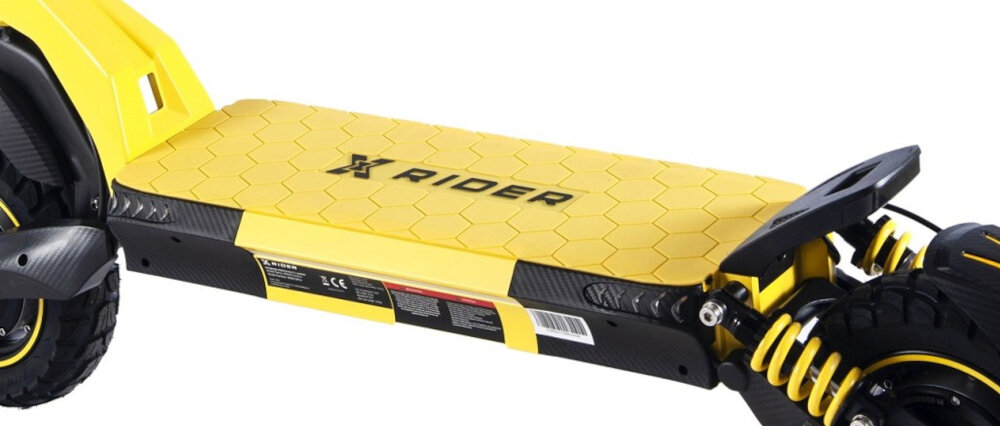 Hulajnoga elektryczna XRIDER F10 Pro Czarno-żółty szeroki poklada zaawansowana mata antyposlizgowa estetyczny wyglad bezpieczenstwo doskonala przyczepnosc