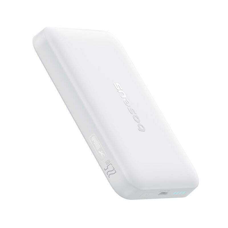 Biały powerbank z logo \'Baseus\' na powierzchni. Na boku widoczne są oznaczenia dotyczące mocy 22.5W oraz wskaźnik naładowania z trzema niebieskimi diodami.