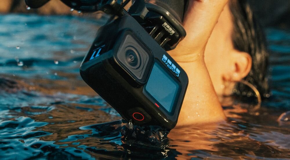 Kamera sportowa GOPRO HERO11  sport montaż nagrywanie stabilizacja montaż edycja filtry ostrość śledzenie tryby bateria akumulator zasilanie ładowanie rozdzielczość filmy obudowa odporność wielkość łączność sterowanie 