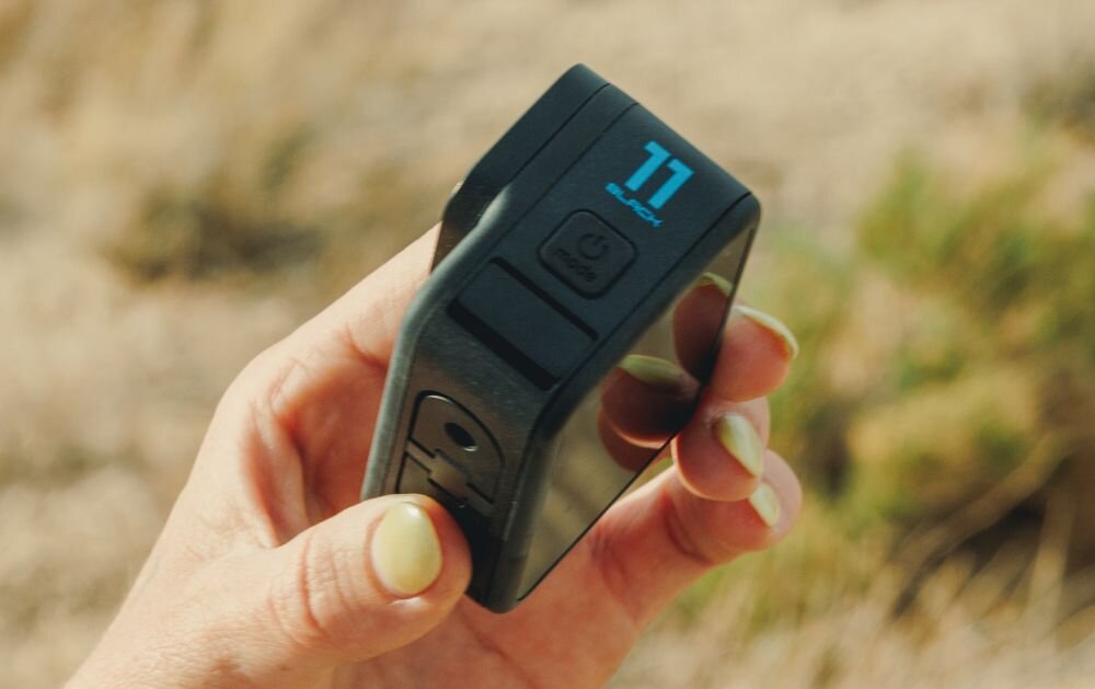 Kamera sportowa GOPRO HERO11  sport montaż nagrywanie stabilizacja montaż edycja filtry ostrość śledzenie tryby bateria akumulator zasilanie ładowanie rozdzielczość filmy obudowa odporność wielkość łączność sterowanie 