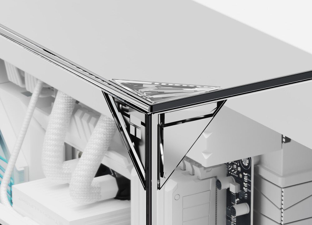 Obudowa THERMALRIGHT A70 zbliżenie na górny narożnik obudowy komputerowej w miejscu łączenia się szklanych paneli, pod którymi znajduje się małe złote logo producenta