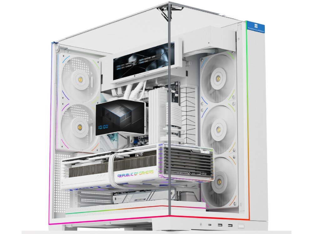 Obudowa THERMALRIGHT A70 Vision ARGB obudowa komputerowa ze szklanym frontem i bokiem, wewnątrz widać podświetlone na pomarańczowo wentylatory, dużą kartę graficzną z napisem 'REPUBLIC OF GAMERS' oraz mały ekran na bloku chłodzenia
