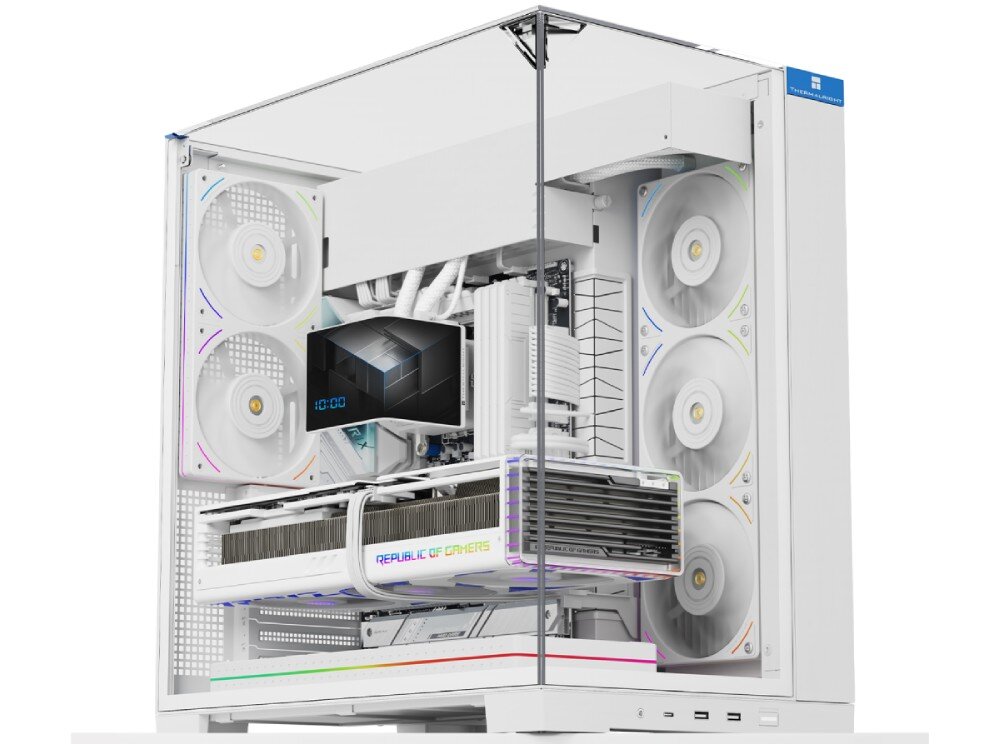 Obudowa THERMALRIGHT A70 Fan złożona obudowa komputerowa ze szklanym panelem bocznym, przednim i górnym, z widocznymi wewnątrz podzespołami takimi jak karta graficzna i podświetlane wentylatory, na tle ciemnego geometrycznego wzoru