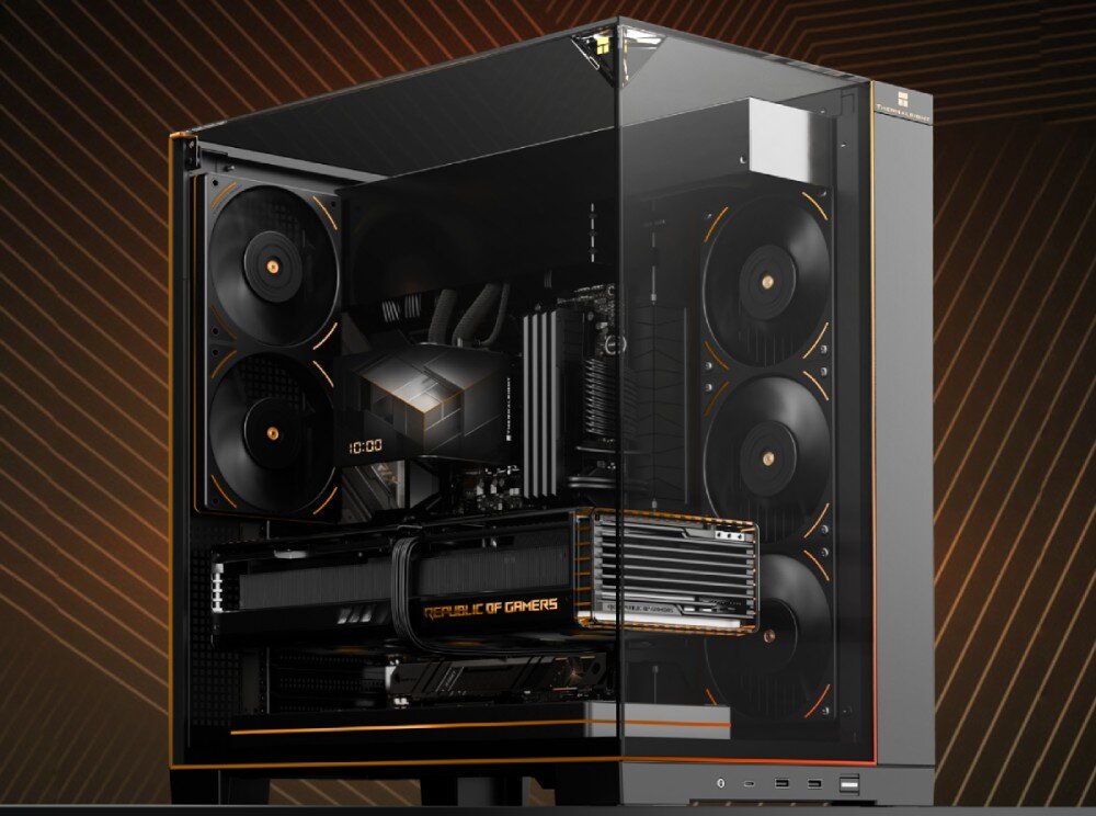 Obudowa THERMALRIGHT A70 ARGB Fan Czarna obudowa komputera z podzespołami widocznymi przez szklany bok, przód i górę, wewnątrz znajduje się karta graficzna z napisem 'REPUBLIC OF GAMERS', blok chłodzenia z wyświetlaczem oraz wentylatory z pomarańczowym podświetleniem