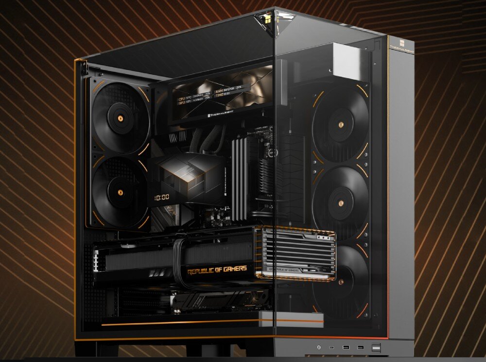 Obudowa THERMALRIGHT A70 Vision ARGB Fan czarna obudowa komputerowa ze szklanym frontem i bokiem, wewnątrz widać podświetlone na pomarańczowo wentylatory, dużą kartę graficzną z napisem 'REPUBLIC OF GAMERS' oraz mały ekran na bloku chłodzenia