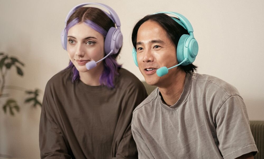 STEELSERIES Arctis Nova 3 260g lekka konstrukcja podwójne zawiasy komfort gaming, osoby z założonymi słuchawkami
