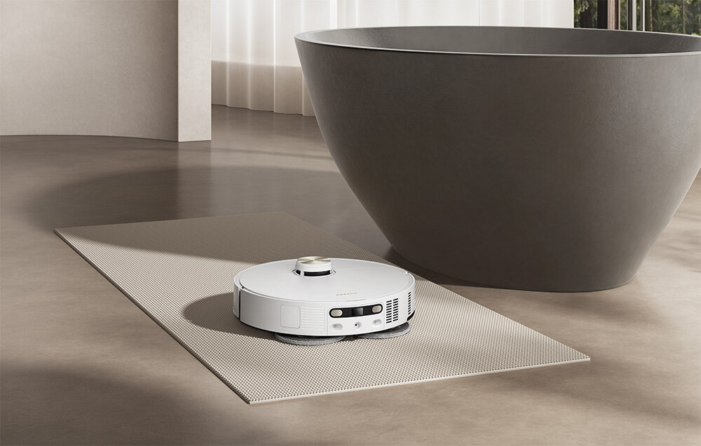 Robot sprzątający DREAME L50S Pro Ultra Biały zdjęcie lifestyle Długi czas pracy Akumulator 5200 mAh  Funkcja planowania ładowania sam wraca do stacji i wznawia pracę