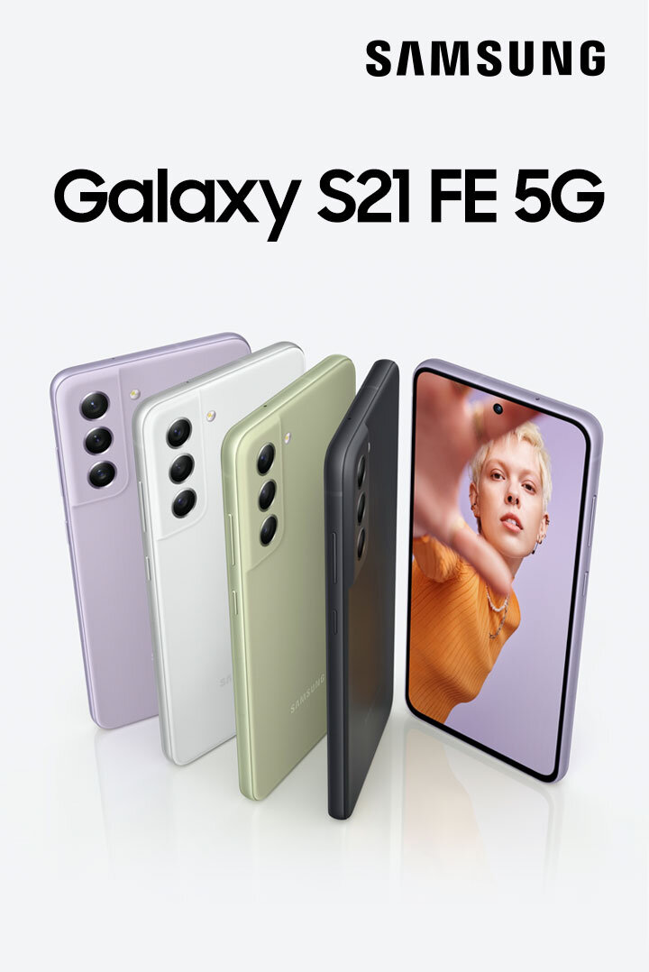 Obraz przedstawia cztery smartfony w różnych kolorach oraz jeden z wyświetlonym zdjęciem osoby. Na górze widoczny jest tekst: \'SAMSUNG Galaxy S21 FE 5G\'.