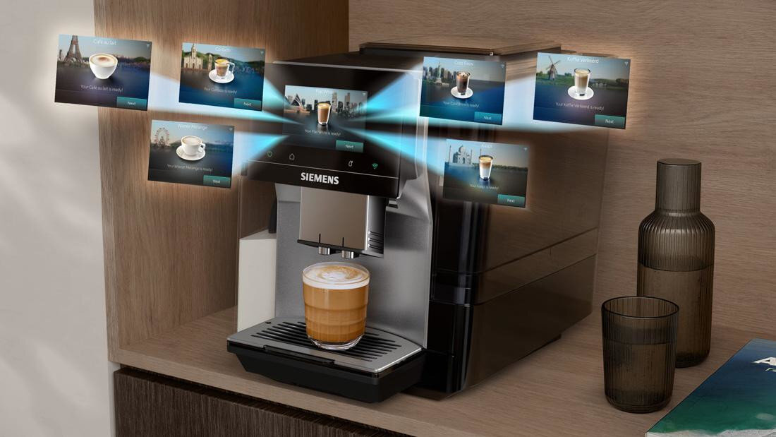 Ekspres SIEMENS EQ.700 TQ723E03 Bez wychodzenia z domu 21 kawowych specjałów 10 różnych krajów prezentacja różnoroności na wyświetlaczu zdjęcie lifestyle