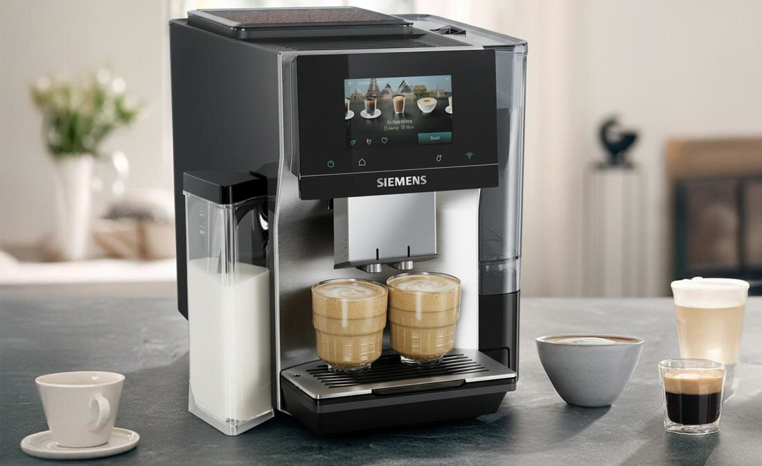 Ekspres SIEMENS EQ.700 TQ723E03 za dotknięciem przycisku latte macchiato, kremowe cappuccino czy ekstra mocne espresso funkcji oneTouch  System automatycznie przygotowuje zarówno kawę, jak i mleczne specjały  upodobania zdjęcie lifestyle kawy