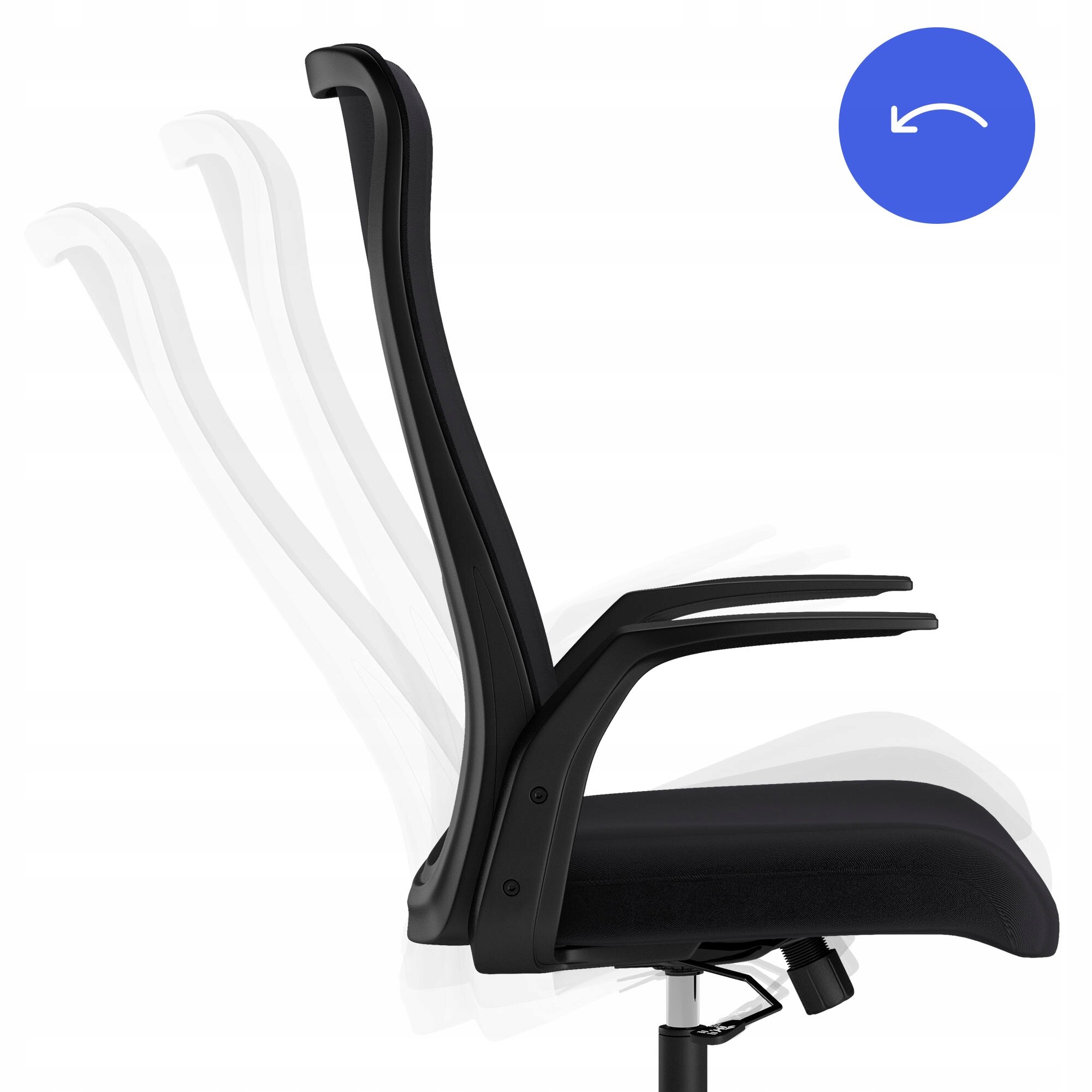 Czarny, ergonomiczny fotel biurowy z regulowanym oparciem i podłokietnikami. Obok fotela znajduje się niebieska ikona z białą strzałką wskazującą ruch do tyłu.