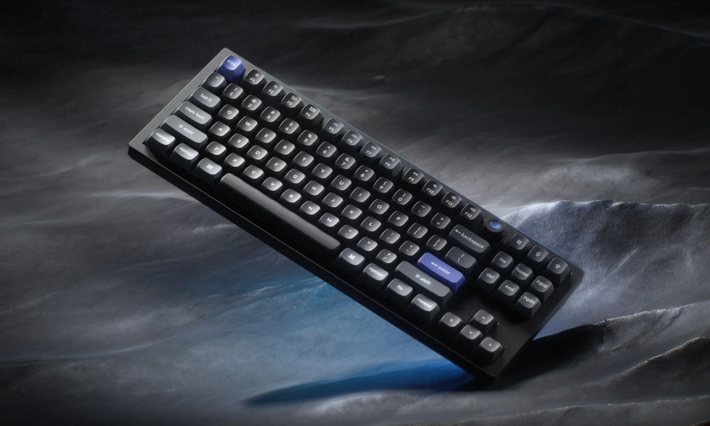 KEYCHRON Q3 HE 8K bezprzewodowa klawiatura mechaniczna TKL Tenkeyless 80% bez bloku numerycznego klawisze funkcyjne, strzałki i nawigację - klawiatura na ciemnym tle