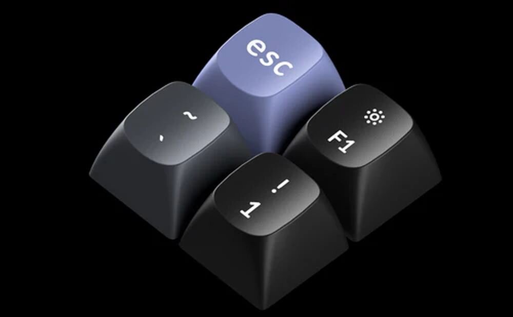 KEYCHRON Q3 HE 8K Technologia Hot-Swap wymianę switchy bez konieczności lutowania Keycapy Double-Shot PBT odporne na zużycie i ścieranie - zbliżenie na keycapy 