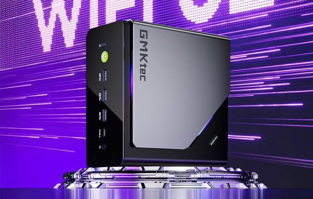 Komputer GMKTEC K15-32RAM Elegancki Mini PC GMKtec K15 jest zaprezentowany na tle fioletowych linii świetlnych podkreślających jego design, łączność, sieć, Wi-Fi