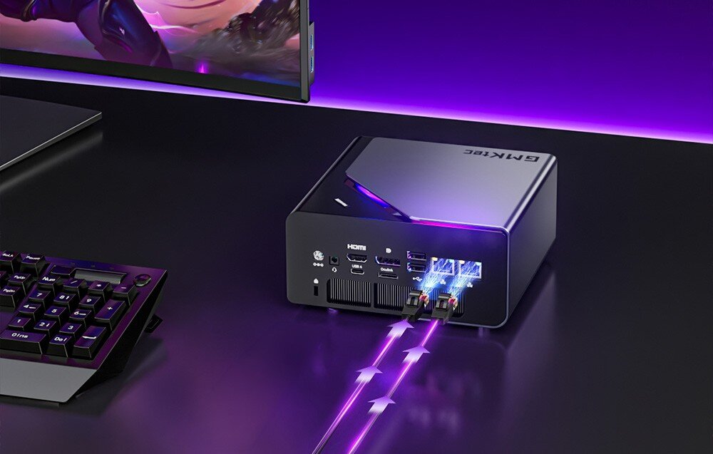 Komputer GMKTEC K15-32RAM Zbliżenie na tylny panel Mini PC GMKtec K15 pokazuje bogaty zestaw portów, w tym HDMI oraz podwójne złącza sieciowe LAN, porty, złącza