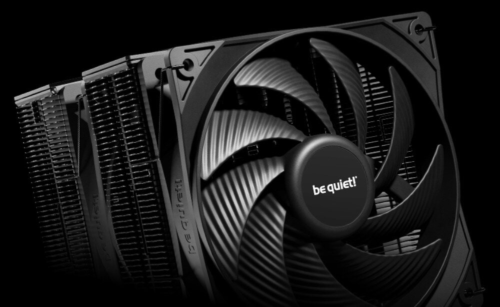 Komputer MAD DOG GeForce RTX5070Ti DLSS 4 Reflex Edition 2 AQ400-I01WR32WH Chłodzenie procesora z czarnym wentylatorem z napisem 'be quiet!', srebrnymi radiatorami i metalowymi rurkami cieplnymi u podstawy