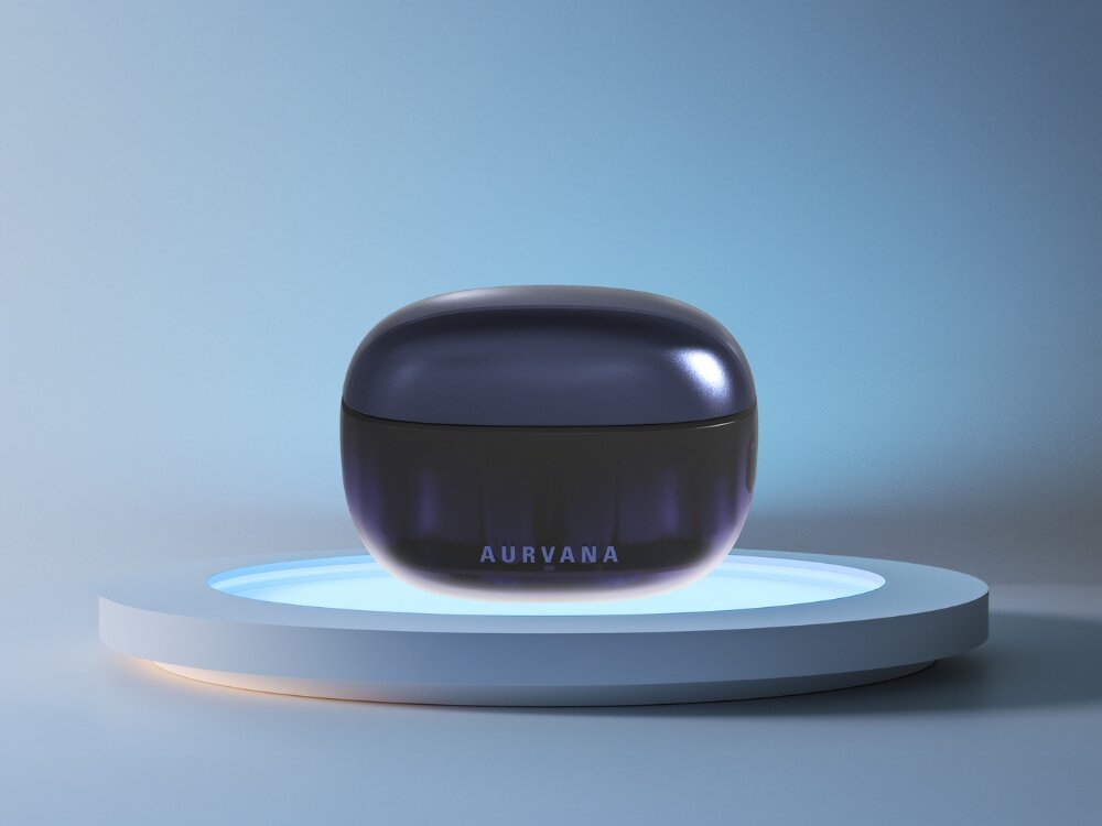 Słuchawki dokanałowe CREATIVE Aurvana Ace 3
                etui ładujące słuchawek na niebieskim tle mimi sound personalization dostosowywanie dźwięku funkcja wear detect