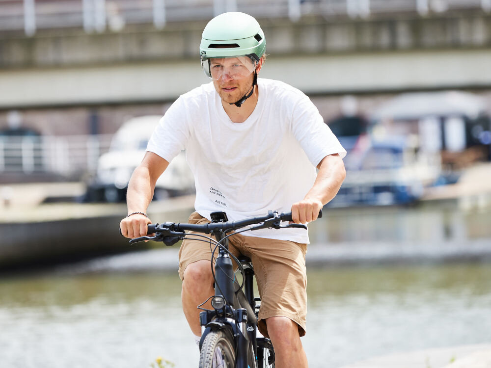 Kask rowerowy LAZER Urbanize Czarny Miejski - Nowoczesna konstrukcja 
