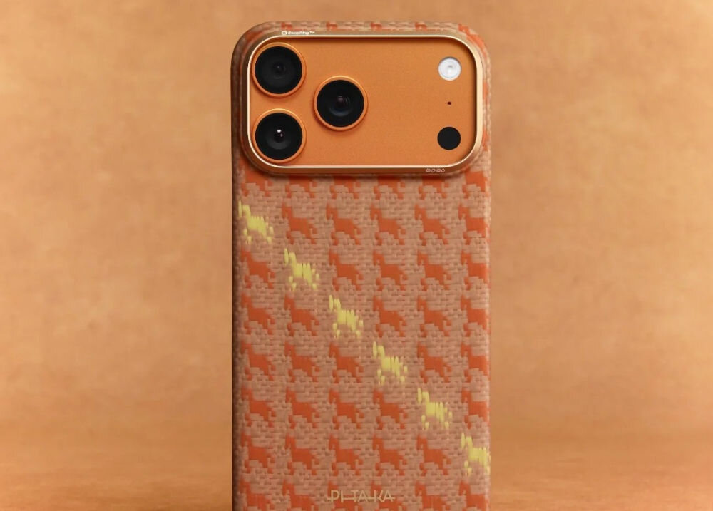 PITAKA Happiness Rides Edge - smartfon z etui w rękach człowieka