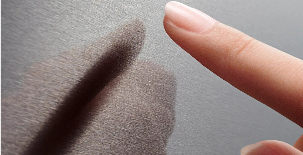 Zmywarka BOSCH SMS2HTI06E wizualizacja palec powłoka drzwi zmywarki wykonanie stal szlachetna bez śladów ochrona łatwe czyszczenie