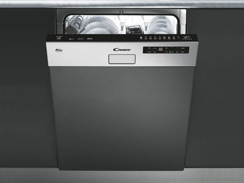 Pomieści 13 kompletów naczyń