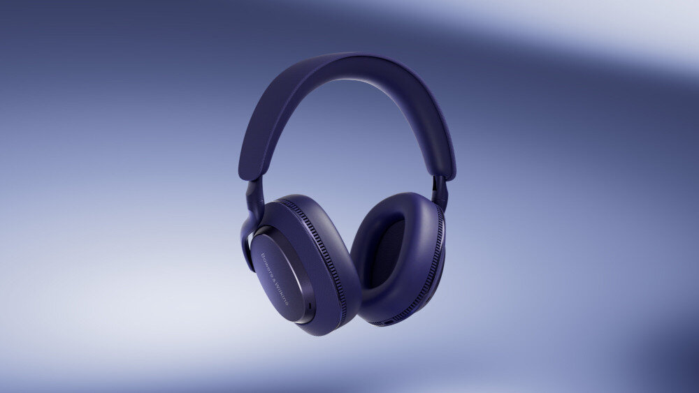 Czarne słuchawki nauszne z widocznym logo \'Bowers & Wilkins\' na nauszniku. Tło jest w odcieniach niebieskiego z gradientem.