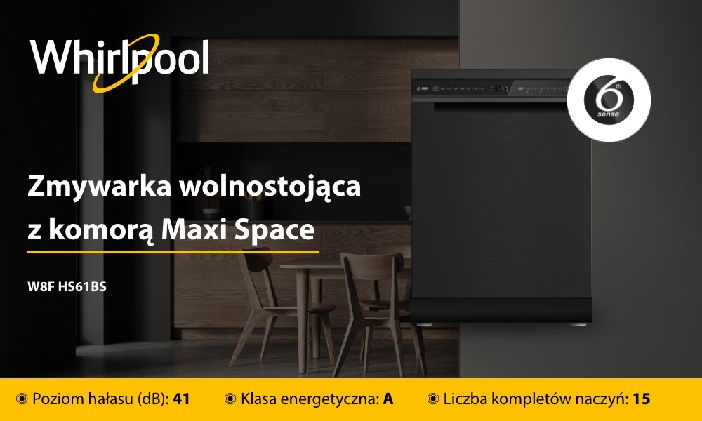 ZMYWARKA WHIRLPOOL W8F HS61BS Zdjęcie przedstawia wolnostojącą zmywarkę WHIRLPOOL W8F HS61BS z komorą Maxi Space, eksponowaną na tle kuchni w ciemnych barwach. Zdjęcie przedstawia także żółty pasek z ikonami i informacjami o poziomie hałasu 41 dB, klasie energetycznej B oraz pojemności 15 kompletów naczyń.