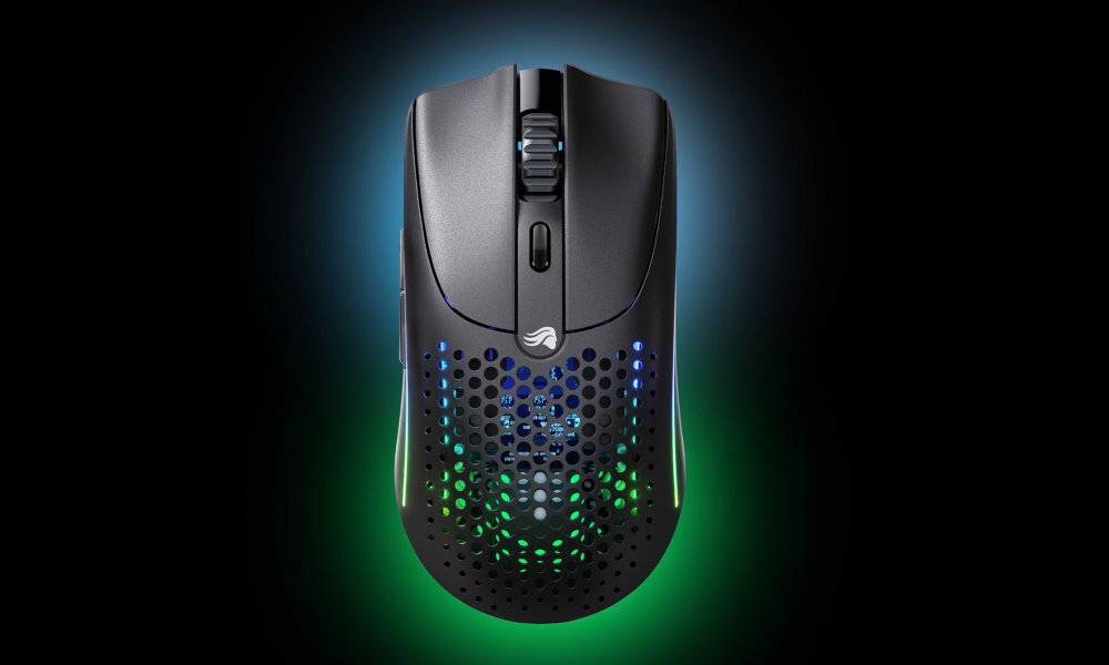 GLORIOUS Model O 2 dwóm trybom łączności bezprzewodowej przełącznika na spodzie myszy szybkiego trybu 2,4 GHz czasem pracy do 110 godzin Bluetooth 5.2 LE 210 godzin pracy na jednym ładowaniu - na czarnym tle pokazana od góry