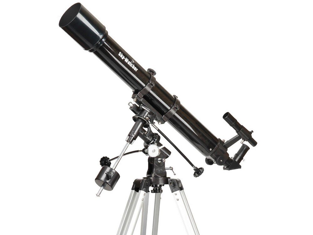 Teleskop SKY-WATCHER (Synta) BK909EQ2 z boku na statywie