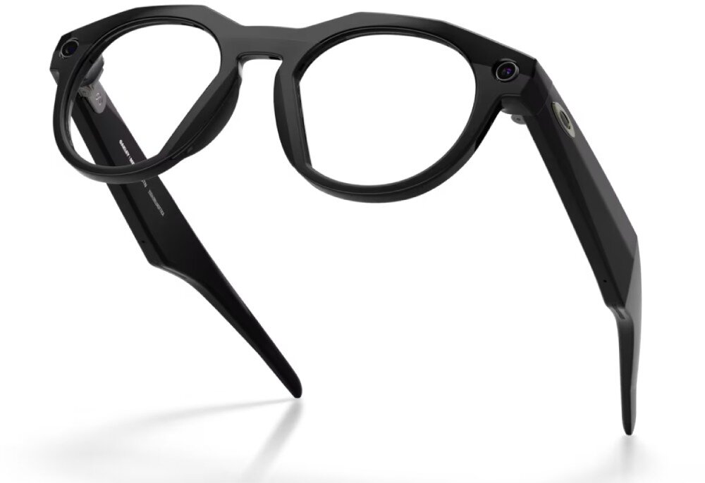 Okulary META Oakley HSTN zdjęcie czarnych okularów z przezroczystymi soczewkami, które są ustawione pod kątem a obok soczewek widać kamery