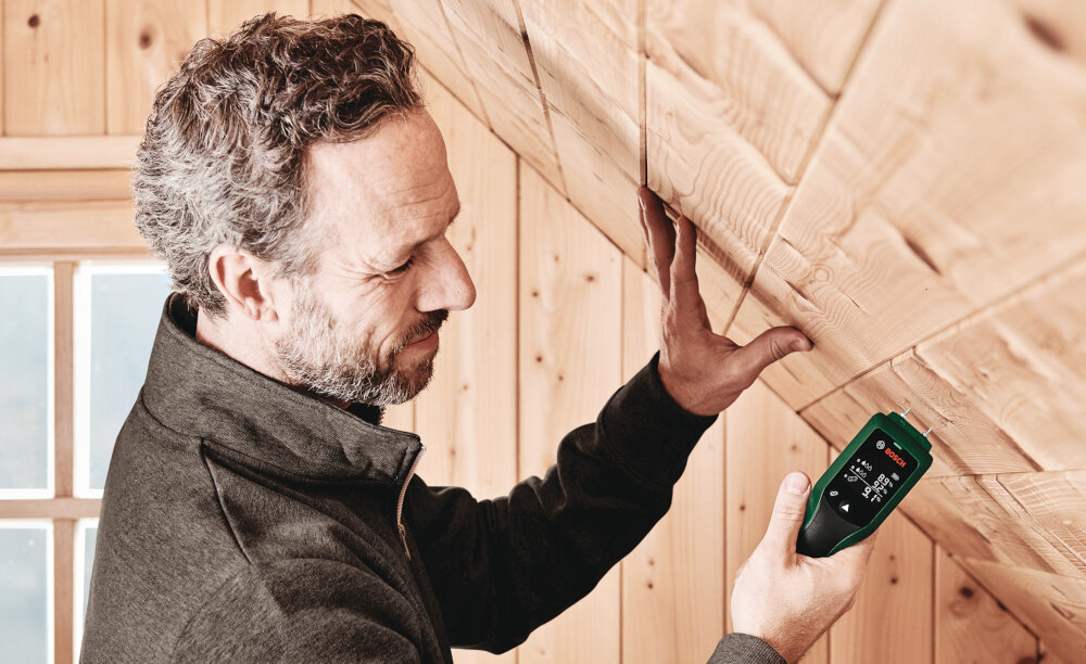 Wilgotnościomierz BOSCH Universal Humid 06036880Z0 dokladnosc pomiarowa ± 1% dwie grupy drewna A pomiar w zakresie od od 7,1% do 74,7% grupa B pomiar w zakresie od 6,4% do 61,9%