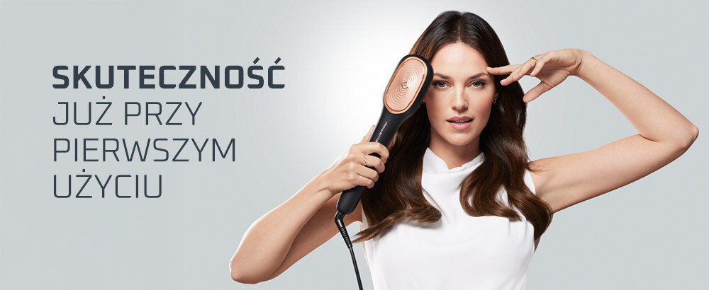 Kobieta trzyma szczotkę prostującą ROWENTA Hair Therapist CF9940F0 przy włosach. Obok widoczny jest tekst: \'SKUTECZNOŚĆ JUŻ PRZY PIERWSZYM UŻYCIU\'.