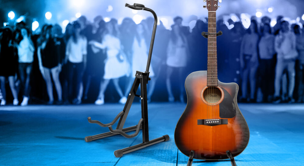 Statyw gitarowy MUSICMATE MM-A50 Moderato
					wszechstronne zastosowanie, pasuje do różnych rodzajów gitar: elektrycznych, akustycznych, klasycznych, basowych, solidna konstrukcja,
					produkt oraz gitara, w tle ludzie