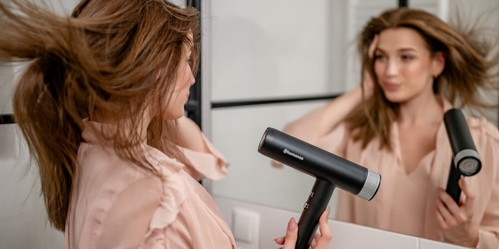 Suszarka HUMANAS AirTouch HD-AT03 2000W dostosowanie intensywności nawiewu i temperatury dwa stopnie regulacji mocy nawiewu trzy poziomy ustawień temperatury funkcja chłodnego powietrza zimny nawiew utrwalenie fryzury połysk długotrwały efekt diody LED aktualne ustawienie temperatury brak podświetlenia zimny nawiew diody białe ciepłe powietrze bursztynowe gorące czerwone bardzo gorące