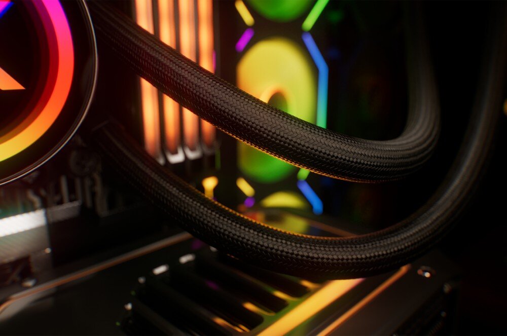 Chłodzenie wodne KRUX HydroX 240 ARGB Zbliżenie na oplecione przewody chłodzenia wodnego na tle podświetlonych wentylatorów w obudowie, kompatybilność, montaż