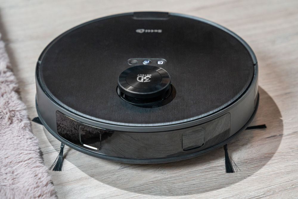 Robot sprzątający SETTI+ RV950S tył stacji dokującej schowek na przewó czujniki na bazie ai czujniki 3d