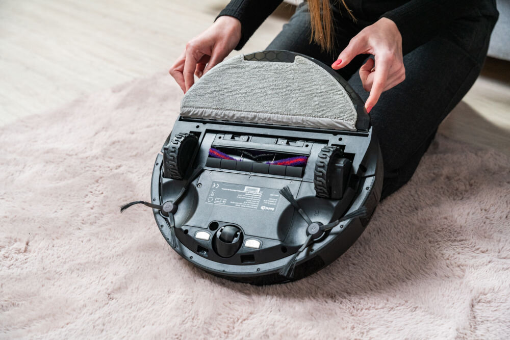 Robot sprzątający SETTI+ RV950S czyszczenie szczotki głównej dołączoną szczoteczką moc ssania 4000 pa tryb boost