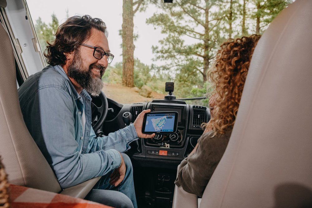 Nawigacja do kamerów TOMTOM GO Camper Max 700      kv początek opisu