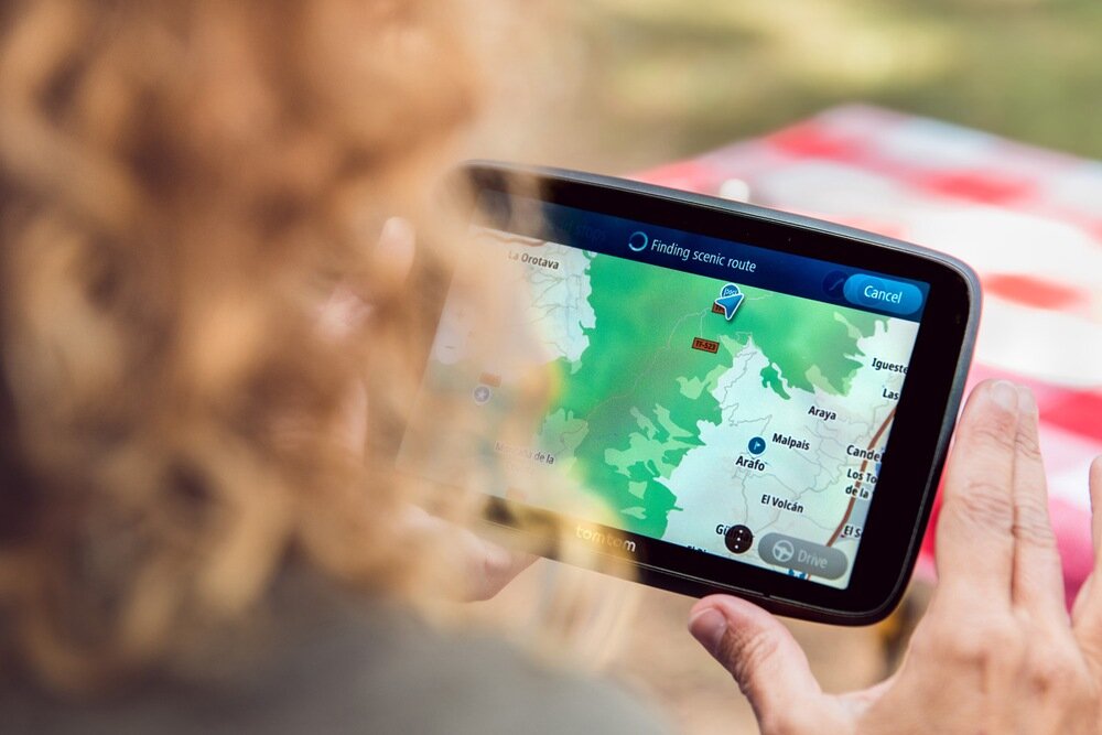 Nawigacja do kamerów TOMTOM GO Camper Max 700  mapa na ekranie    