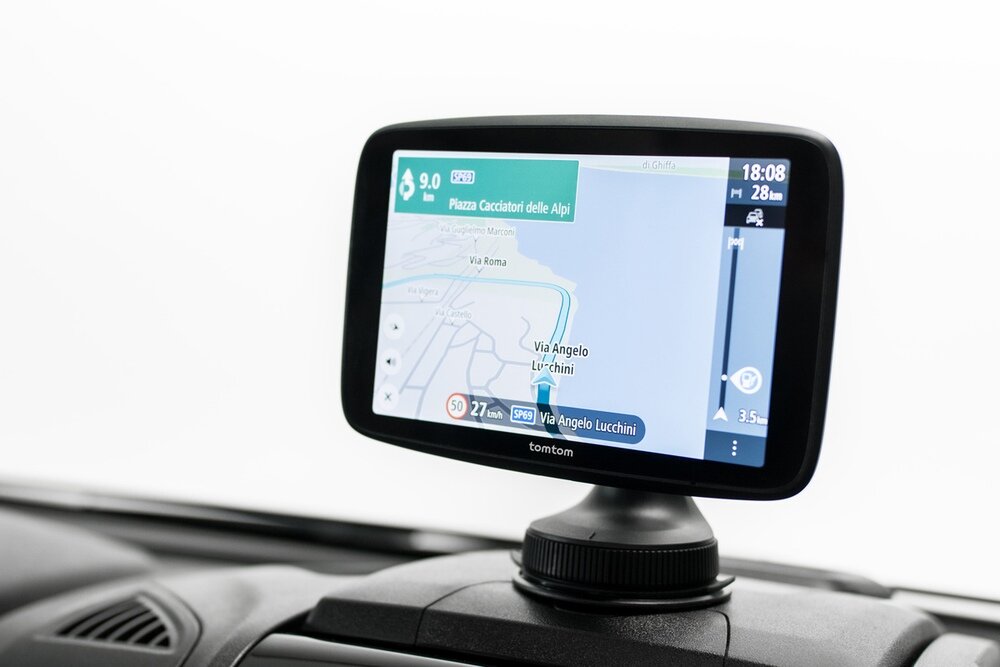 Nawigacja do kamerów TOMTOM GO Camper Max 700  na desce rozdzielczej    