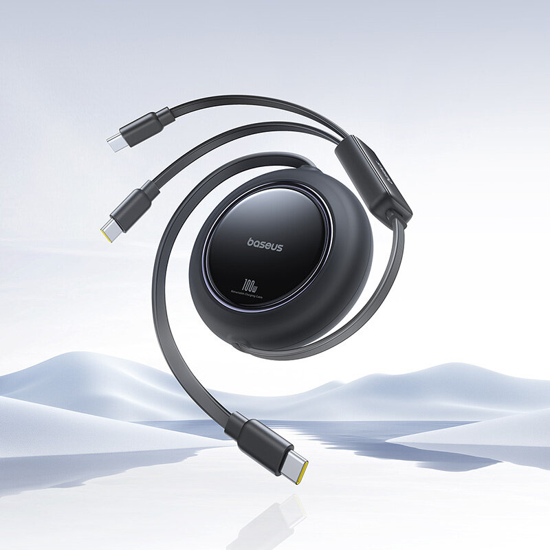 Na obrazie widoczny jest czarny, zwijany kabel USB-C z dwoma końcówkami, umieszczony na tle przypominającym krajobraz z delikatnymi wzgórzami. Na obudowie kabla znajduje się napis \'baseus\' oraz \'100W\'.