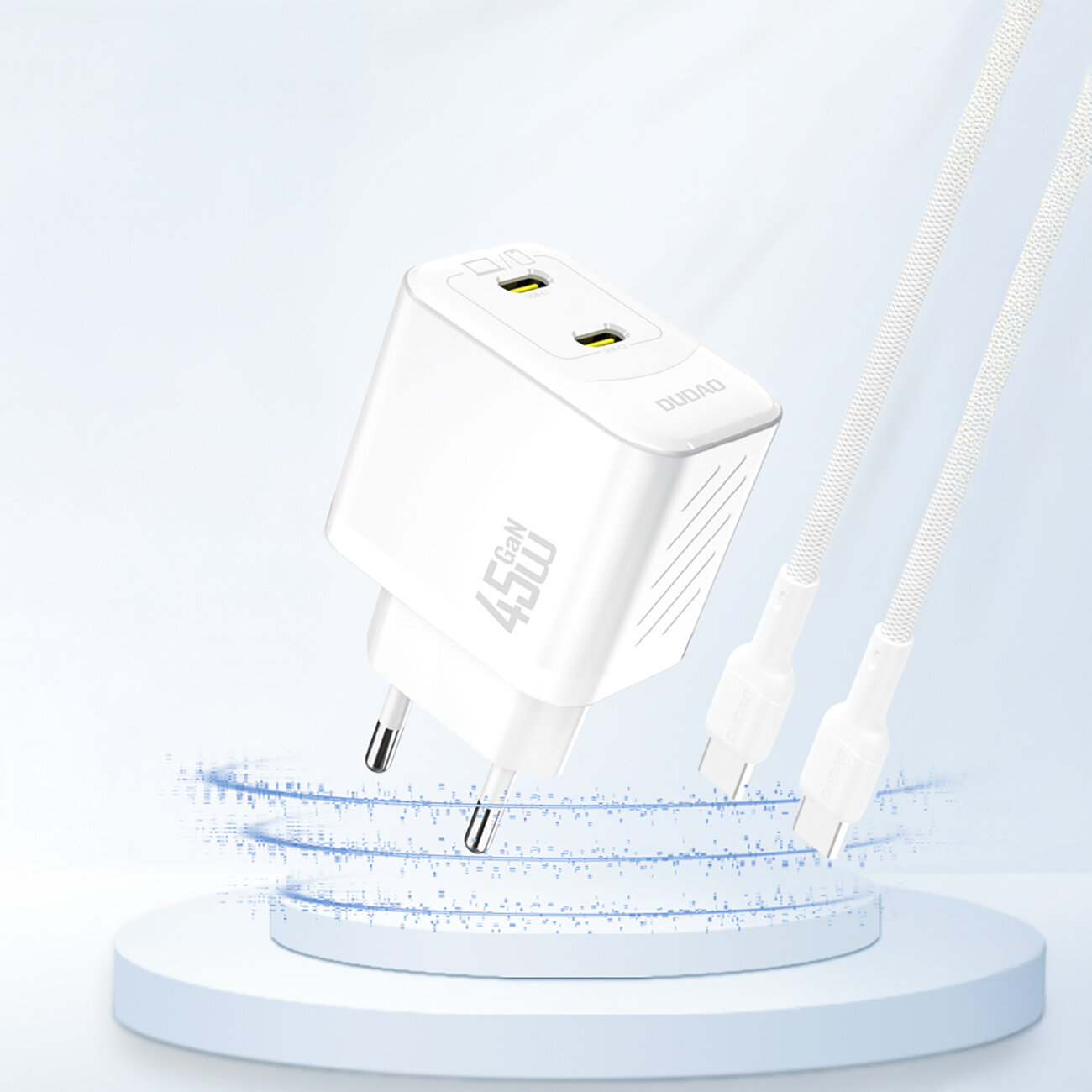 Biała ładowarka sieciowa z dwoma portami USB i napisem \'45W GaN\' oraz \'DUDAO\' na obudowie, umieszczona na jasnym tle z dwoma kablami USB-C obok.