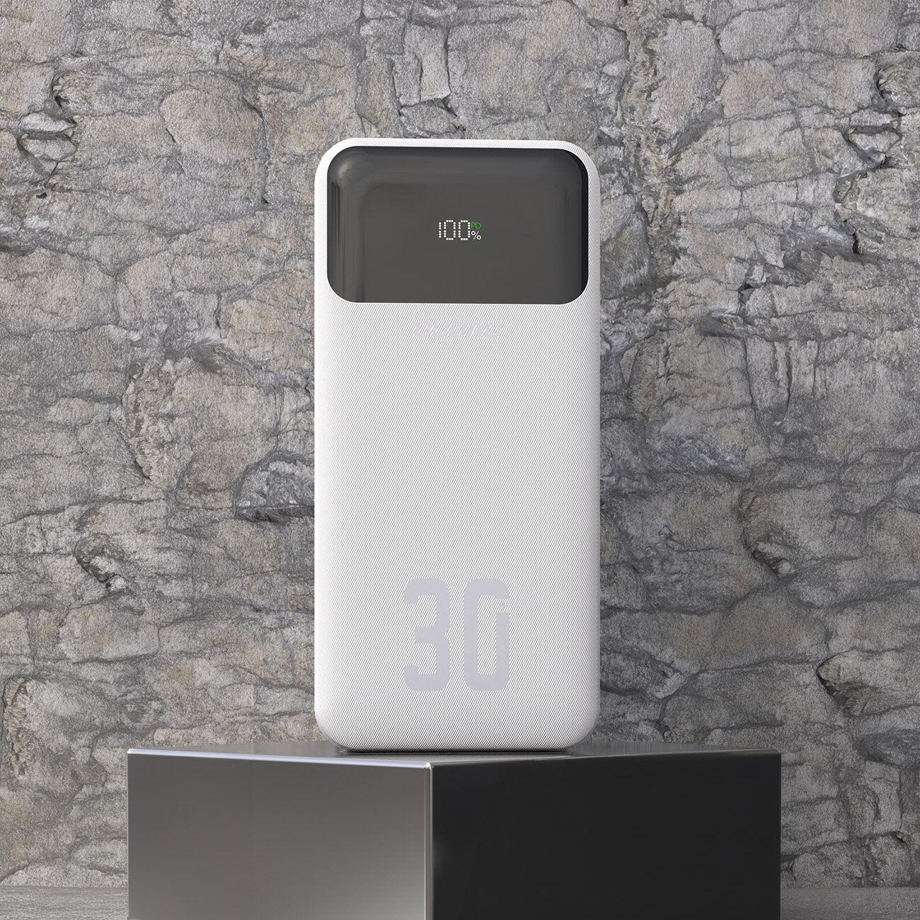 Biały powerbank z wyświetlaczem pokazującym \'100%\' stoi na metalowej podstawie przed kamienną ścianą. Na obudowie widoczny jest duży numer \'30\'.