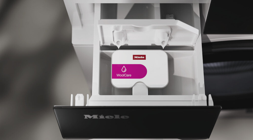 PRALKA MIELE WQ 1000 WPS zdjęcie lifestyle szufladka na Detergenty komory podziałka oznaczenie system CapDosing środki pirące płyny zmiękczające ImpraProtect Cotton Repair Booster plamy recykling dozowanie