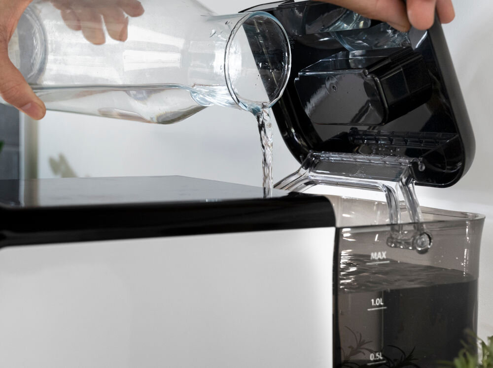 Ekspres CECOTEC Cremmaet Macchia Biały zbiornik na wodę pojemność 1,5 litra praktyczne rozwiązanie komfortowe korzystanie z ekspresu duży zbiornik na wodę wygoda ciągłość użytkowania 