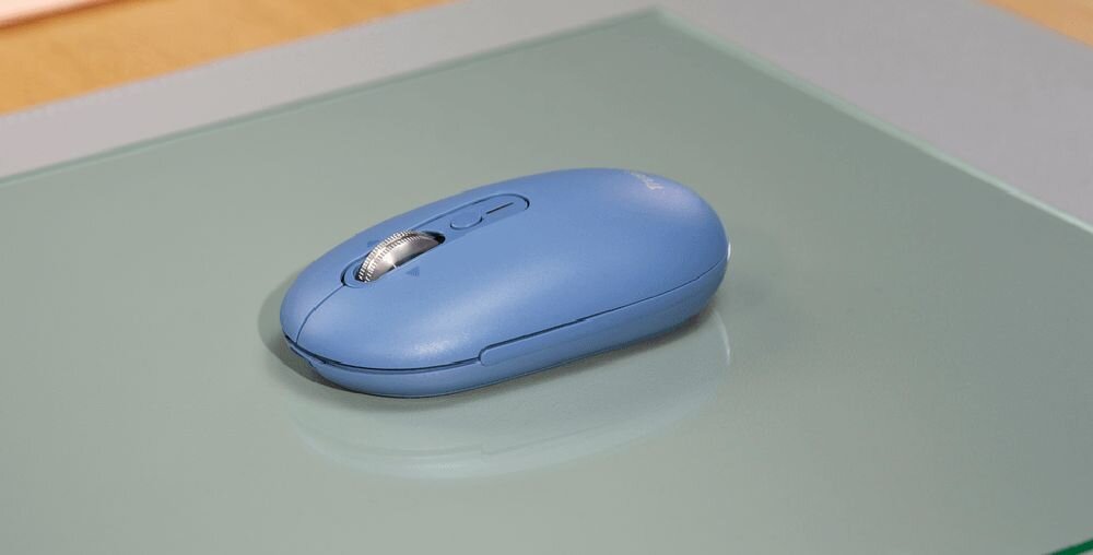 TRUST Seron Wbudowany akumulator 3 miesięcy pracy kabla USB-A do USB-C 90 cm - zbliżenie na mysz na biurku